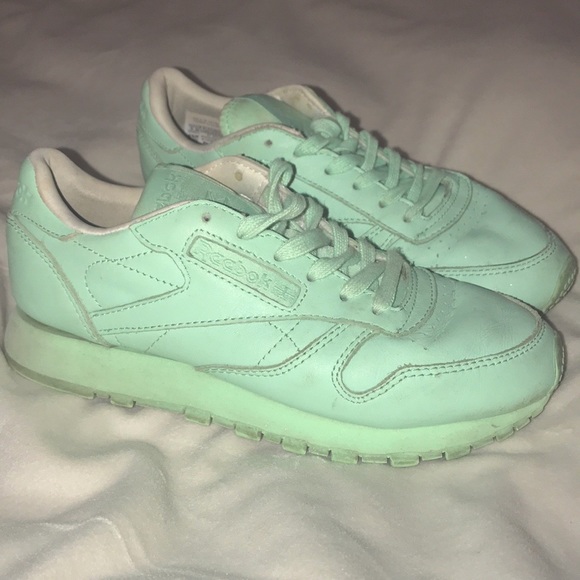 PASTEL MINT GREEN REEBOK SKEAKERS - Picture 1 of 5